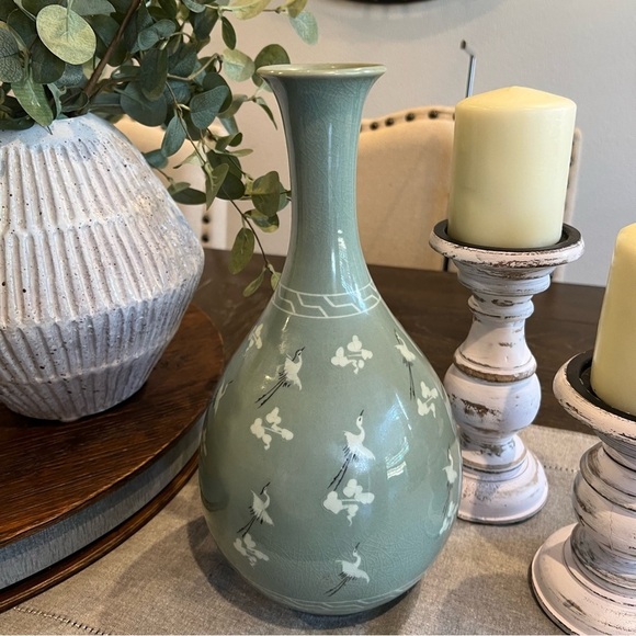 Rare Korean Celadon Jubyeong Vase with Incised Crane and Cloud Decoration - Picture 6 of 6